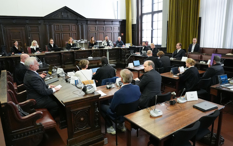 Die Hauptermittlungsführerin der Polizei beantwortete im Gericht Fragen. - Foto: Marcus Brandt/Pool dpa/dpa