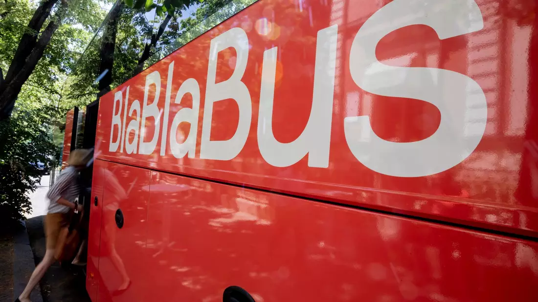 Das Unternehmen BlaBlaCar stellt sein Busnetz ein. (Archivbild) - Bild: Christoph Soeder/dpa