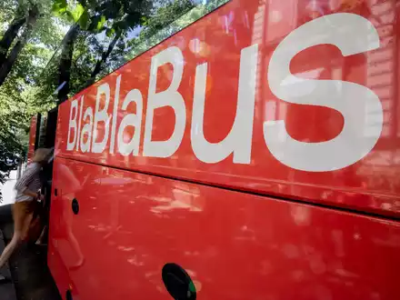 Das Unternehmen BlaBlaCar stellt sein Busnetz ein. (Archivbild) - Foto: Christoph Soeder/dpa