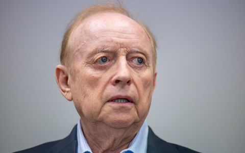 Bleibt wegen Krankheit auf freiem Fuß: Alfons Schuhbeck. (Archivbild) - Foto: Peter Kneffel/dpa