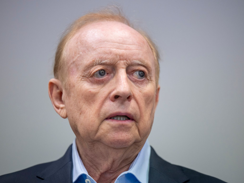 Bleibt wegen Krankheit auf freiem Fuß: Alfons Schuhbeck. (Archivbild) - Foto: Peter Kneffel/dpa