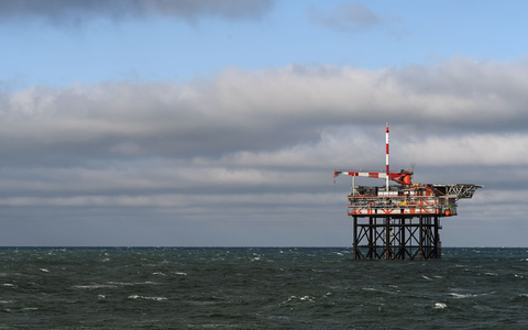 Von dieser Bohrplattform soll in der Nordsee vor Borkum nach Gas gebohrt werden. (Archivbild) - Foto: Lars Penning/dpa