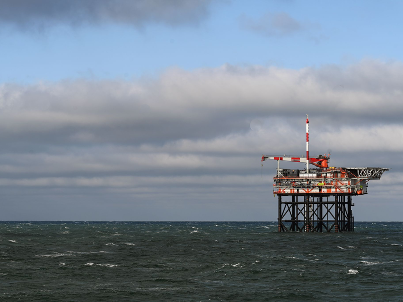 Von dieser Bohrplattform soll in der Nordsee vor Borkum nach Gas gebohrt werden. (Archivbild) - Foto: Lars Penning/dpa