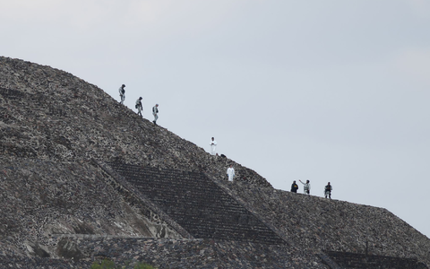 Getötet wurde eine Kanadierin, 13 weitere Touristen wurden verletzt. - Foto: Eduardo Verdugo/AP/dpa