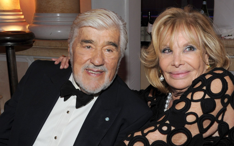 Mario Adorf mit seiner Ehefrau Monique. (Archivbild) - Foto: Ursula Düren/dpa