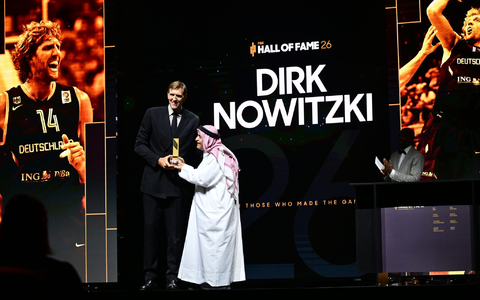 Dirk Nowitzki gehört nun zur Hall of Fame des Basketball-Weltverbandes. - Foto: Sebastian Gollnow/dpa