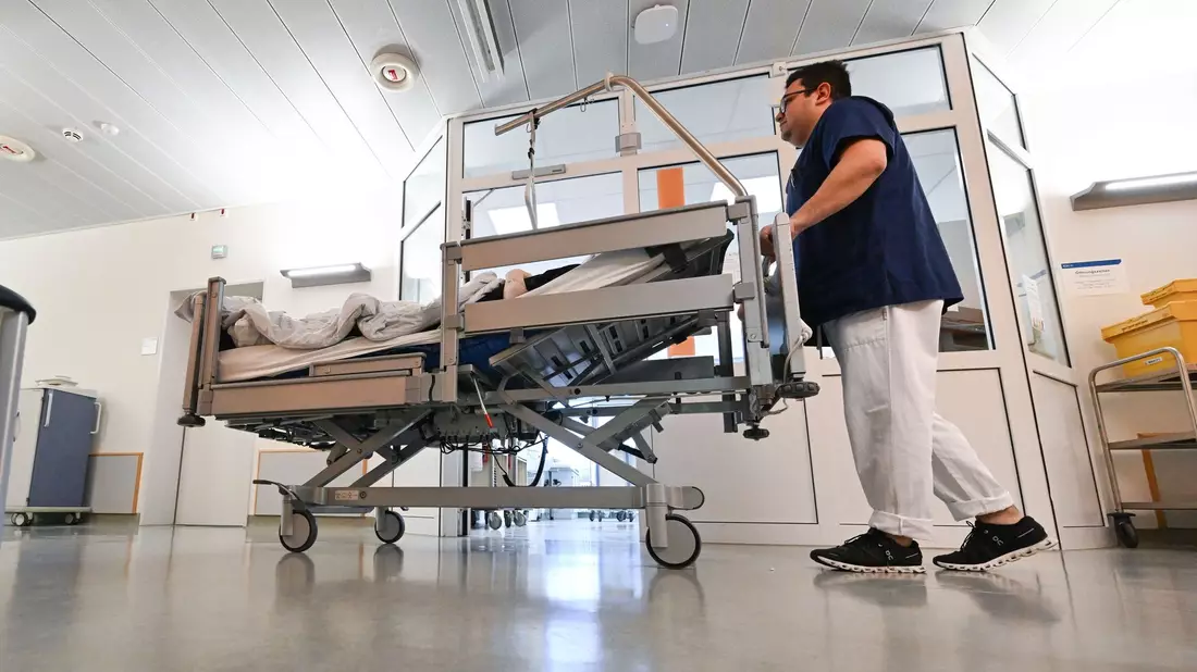 Mehr Geld für Pflege und Gesundheit wird mit breiter Mehrheit befürwortet. (Archivbild) - Bild: Bernd Weißbrod/dpa