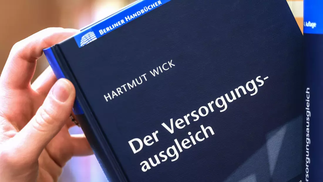 Beim Versorgungsausgleich geht es darum, für den Zeitraum der Ehe einen Ausgleich in Bezug auf die späteren Rentenansprüche herzustellen. (Symbolbild) - Bild: Oliver Berg/dpa