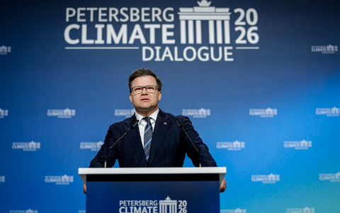 Der Bundesumweltminister setzt auf erneuerbare Energien. - Foto: Kay Nietfeld/dpa