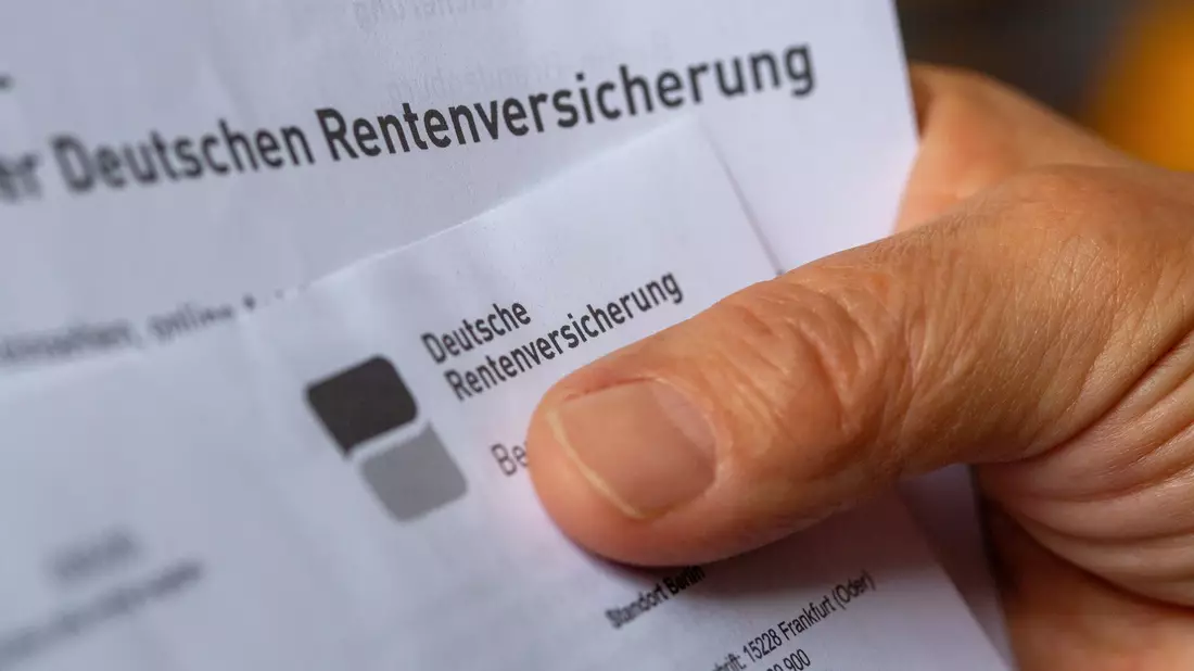 Die Rente reicht bei vielen Menschen im Alter nicht aus. (Symbolbild) - Bild: Fernando Gutierrez-Juarez/dpa