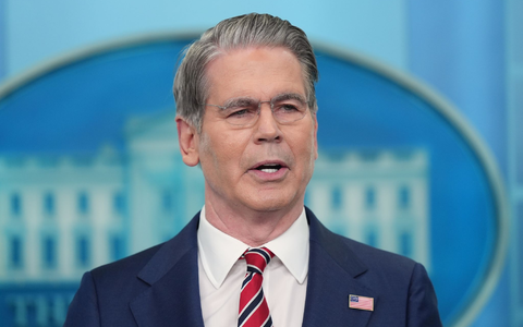 US-Finanzminister Bessent meint, dass die US-Seeblockade dem Iran wichtige Einnahmen nimmt. (Archivbild) - Foto: Alex Brandon/AP/dpa