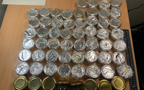 HZA-P: Potsdamer Zoll entdeckt bei der Einreise am Flughafen BER 60 Gläser Kaviar im Gepäck einer Reisenden / Nun drohen rechtliche Konsequenzen - Foto: presseportal.de