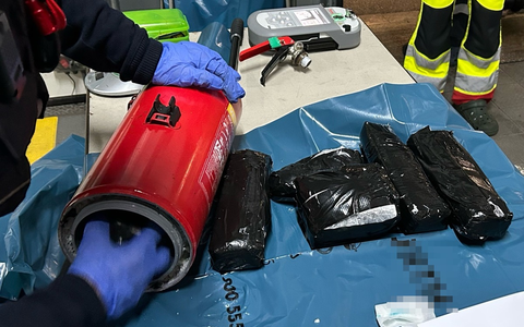 HZA-BI: Acht Kilo Kokain in Tetra Paks und Feuerlöschern geschmuggelt/Bielefelder Zoll zieht Drogen im Wert von mehr als 400.000 Euro auf A44 bei Geseke aus dem Verkehr - Foto: presseportal.de
