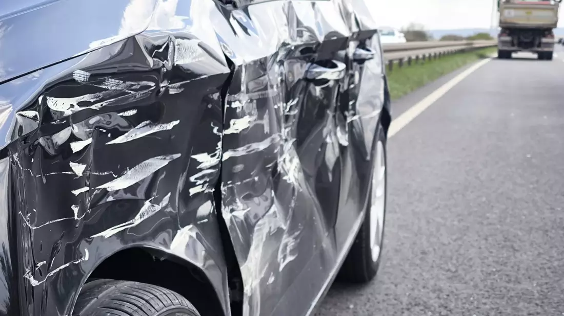 LPI-EF: LKW verursacht schweren Unfall bei Überholvorgang in Erfurt - Bild: presseportal.de