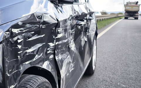 LPI-EF: LKW verursacht schweren Unfall bei Überholvorgang in Erfurt - Foto: presseportal.de
