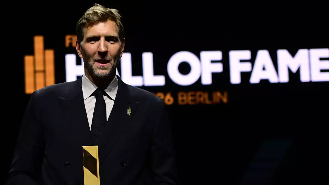 Dirk Nowitzki gehört nun zur Hall of Fame des Weltbasketballs. - Bild: Sebastian Gollnow/dpa