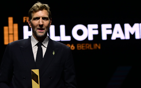 Dirk Nowitzki gehört nun zur Hall of Fame des Weltbasketballs. - Foto: Sebastian Gollnow/dpa