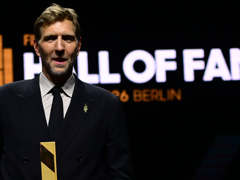 Dirk Nowitzki gehört nun zur Hall of Fame des Weltbasketballs. - Foto: Sebastian Gollnow/dpa