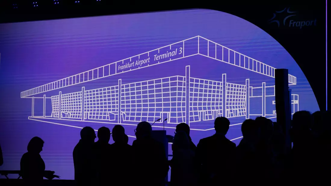 Für Fraport mehr als ein Gebäude: Das Terminal 3.  - Bild: Boris Roessler/dpa