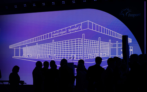 Für Fraport mehr als ein Gebäude: Das Terminal 3.  - Foto: Boris Roessler/dpa