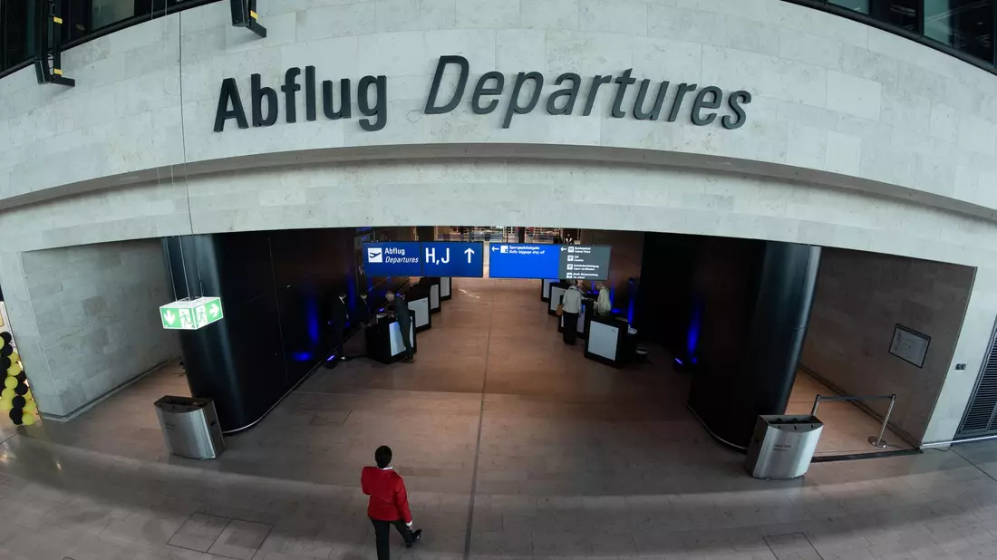 Mehr als 50 Airlines werden künftig im Terminal 3 abgefertigt.  - Bild: Boris Roessler/dpa