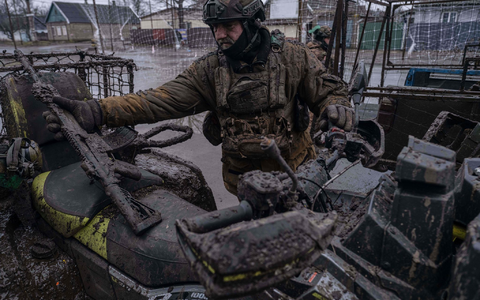 Ein milliardenschweres EU-Darlehen soll der Ukraine die Fortsetzung des Abwehrkampfes gegen Russland ermöglichen. (Archivbild) - Foto: Iryna Rybakova/Ukrainian 93rd Mechanized brigade/AP/dpa