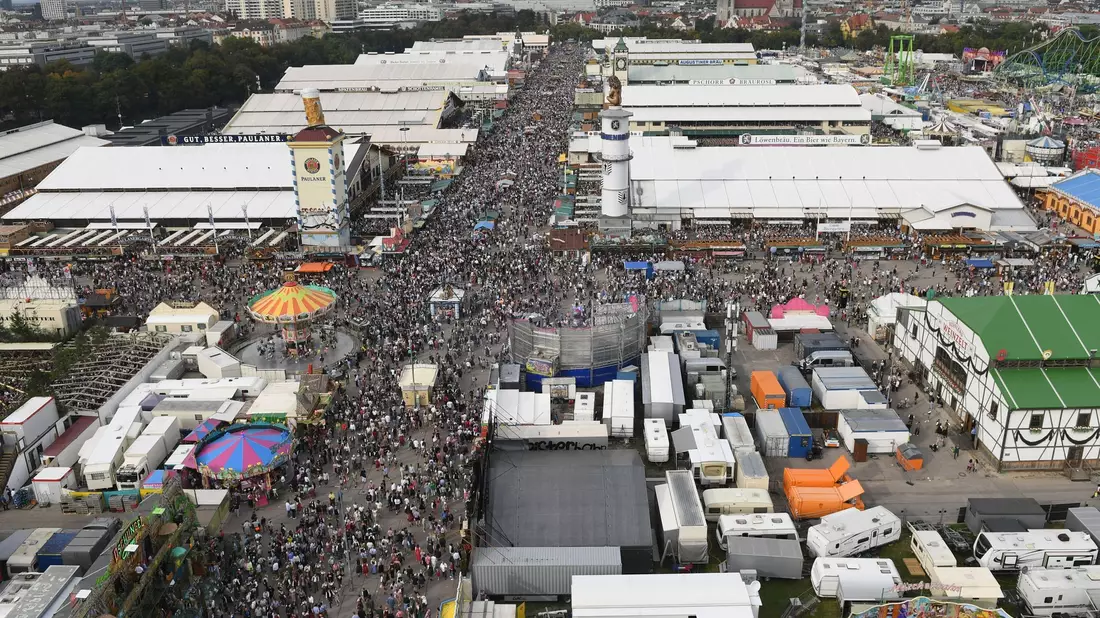 Die Bewebung um die Wiesn-Zelte läuft. (Archivbild) - Bild: Felix Hörhager/dpa