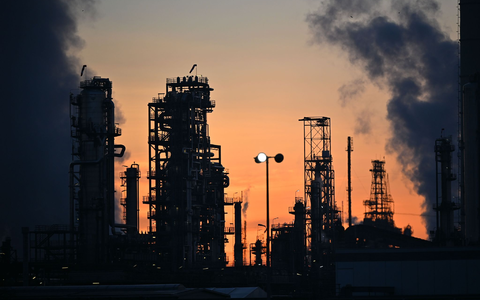 Die Kapazitäten der europäischen Raffinerien sollen voll genutzt werden, schreibt die EU-Kommission. (Symbolbild) - Foto: Katharina Kausche/dpa