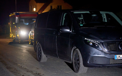 Drei Leichen wurden schon in der Nacht des Unglücks abtransportiert. (Archivbild) - Foto: Sascha Ditscher/dpa