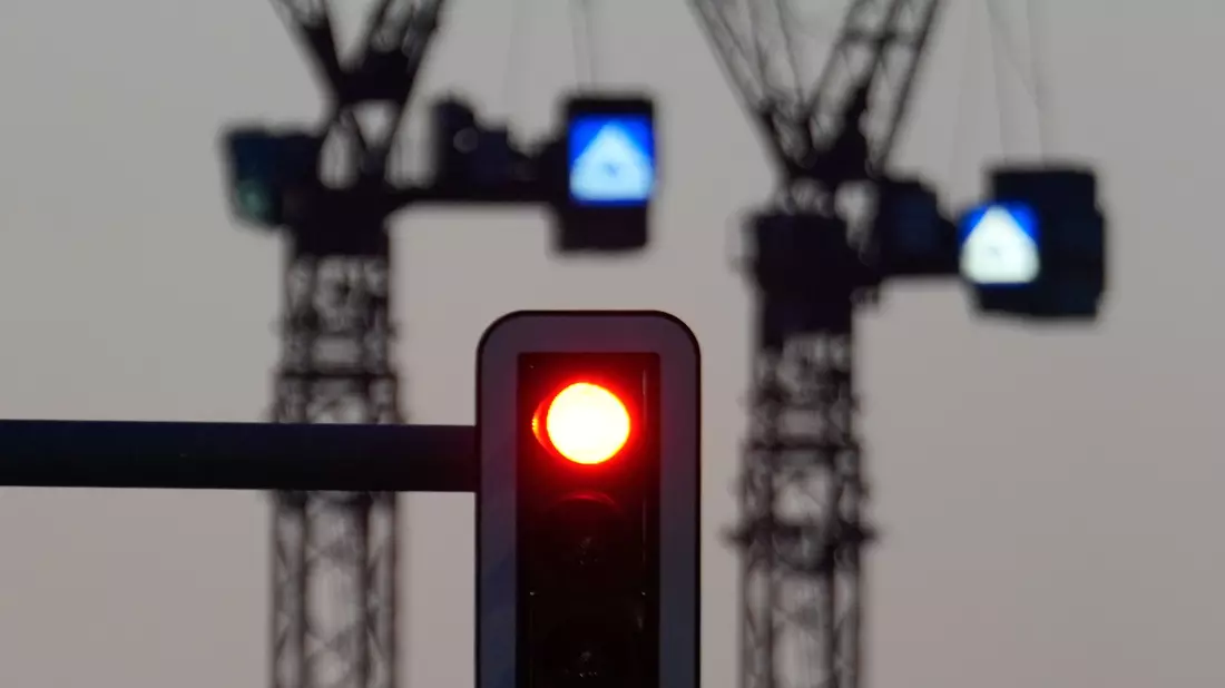 Stehen die Ampeln für die Konjunktur bald ganz auf rot? - Bild: Soeren Stache/dpa