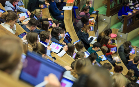 An Hochschulen gibt es fachspezifische Brückenkurse, um die Defizite auszugleichen. (Symbolbild) - Foto: Jan Woitas/dpa