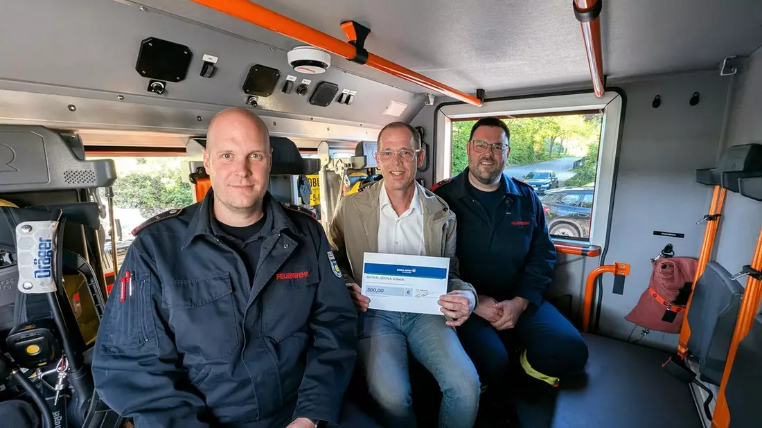 FW-KLE: Verlässliche Unterstützung für die Freiwillige Feuerwehr Bedburg-Hau: Spende auch 2026 fortgeführt - Bild: presseportal.de
