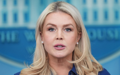 Leavitt: Angriffe auf Frachter sind kein Verstoß gegen Waffenruhe. (Archivbild) - Foto: Alex Brandon/AP/dpa