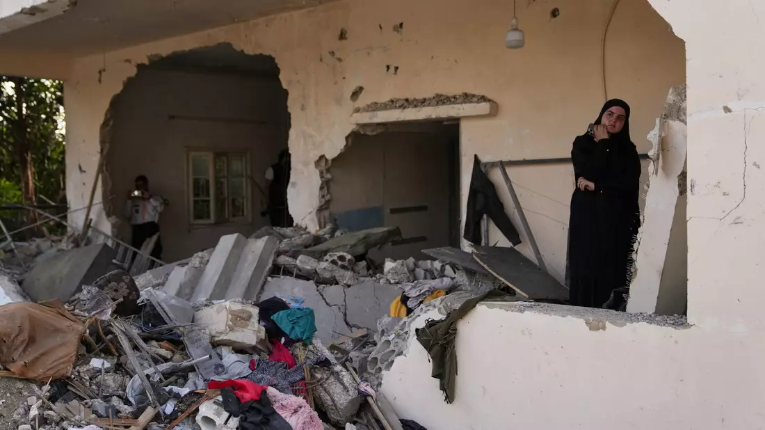 Zwischen Israel und dem Libanon gilt eine Waffenruhe - doch es gibt Hinweise, dass sie wackelt.(Archivbild) - Bild: Hassan Ammar/AP/dpa