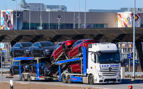 Tesla schaffte im ersten Vierteljahr ein Absatzplus im Vergleich zu einem schwachen Vorjahresquartal. (Archivbild) - Foto: Patrick Pleul/dpa