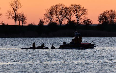 Retten oder nicht retten? Beim Umgang mit dem Wal sind viele Fragen offen. - Foto: Marcus Golejewski/dpa