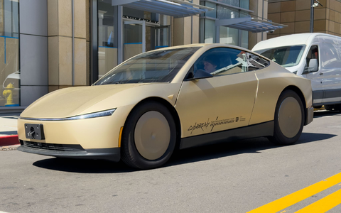 So stellt sich Elon Musk die Zukunft von Tesla vor. (Archivbild) - Foto: Andrej Sokolow/dpa