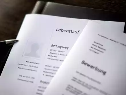 Bewerbungen bleiben bei Arbeitgebern zunehmend häufig unbeantwortet - mit ungünstigen Folgen. (Symbolbild) - Foto: Sina Schuldt/dpa/dpa-tmn