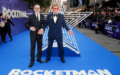 Elton John und sein Mann David Furnish bei einer «Rocketman»-Präsentation im Mai 2019 in London. (Archivbild) - Foto: Frank Augstein/AP/dpa