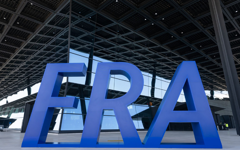 Selfie-Punkt am neuen Frankfurter Terminal 3.  - Foto: Boris Roessler/dpa