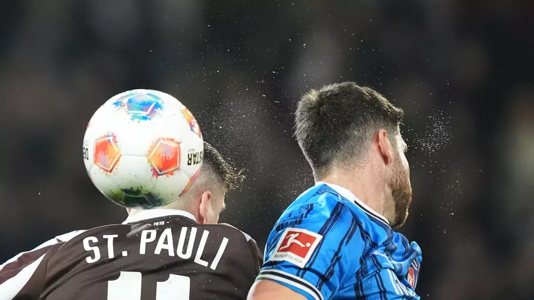 Abstiegskampf pur: Fast die Hälfte der Bundesliga-Clubs bangt noch. (Archivbild)  - Bild: Marcus Brandt/dpa