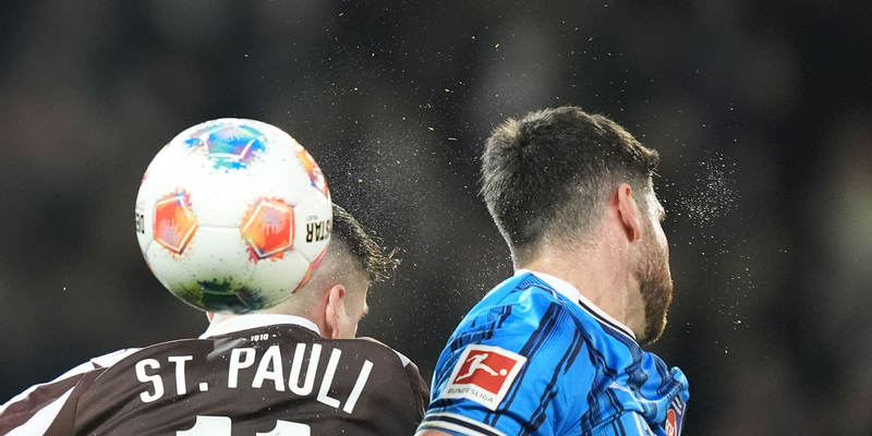 Abstiegskampf pur: Fast die Hälfte der Bundesliga-Clubs bangt noch. (Archivbild)  - Foto: Marcus Brandt/dpa