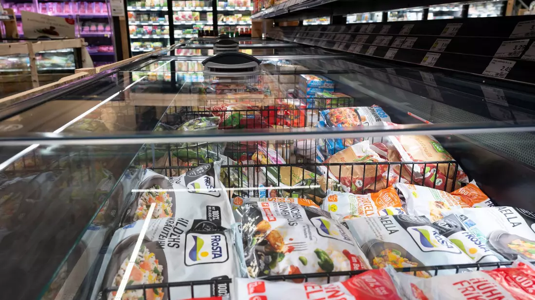 Supermärkte und Discounter halten ein großes Angebot tiefgekühlter Produkte für Kunden bereit. (Symbolbild) - Bild: Sven Hoppe/dpa