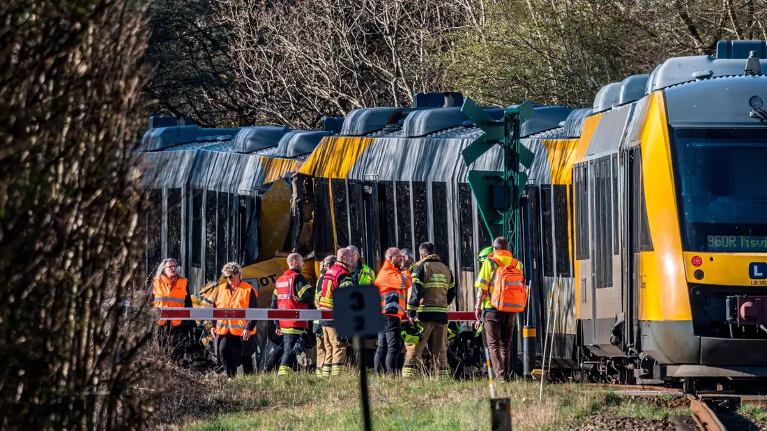Vier Verletzte befinden sich nach dem Zugunglück in Dänemark in kritischem Zustand.  - Bild: Steven Knap/Ritzau Scanpix Foto via AP/dpa