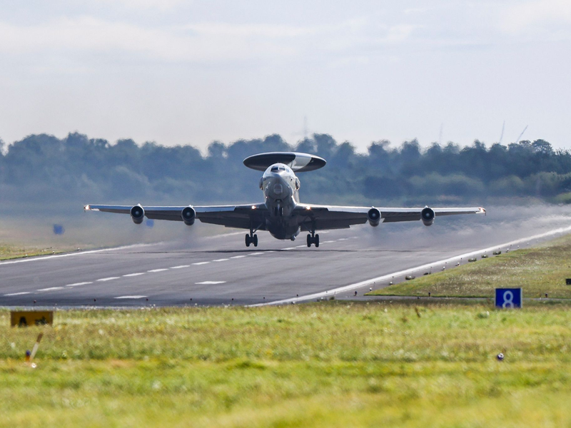 Die derzeitigen Awacs-Flugzeuge der Nato sollen ab 2035 ausgetauscht werden. (Archivbild) - Foto: Christoph Reichwein/dpa