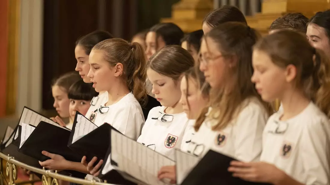 Wiener Chormädchen 2027 beim Neujahrskonzert der Wiener Philharmoniker - Bild: presseportal.de