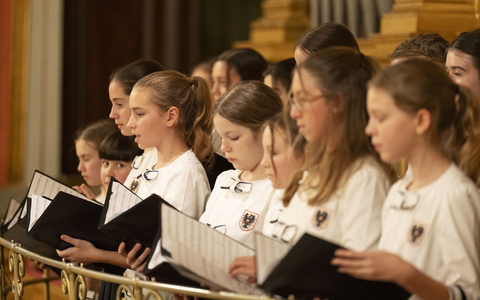 Wiener Chormädchen 2027 beim Neujahrskonzert der Wiener Philharmoniker - Foto: presseportal.de