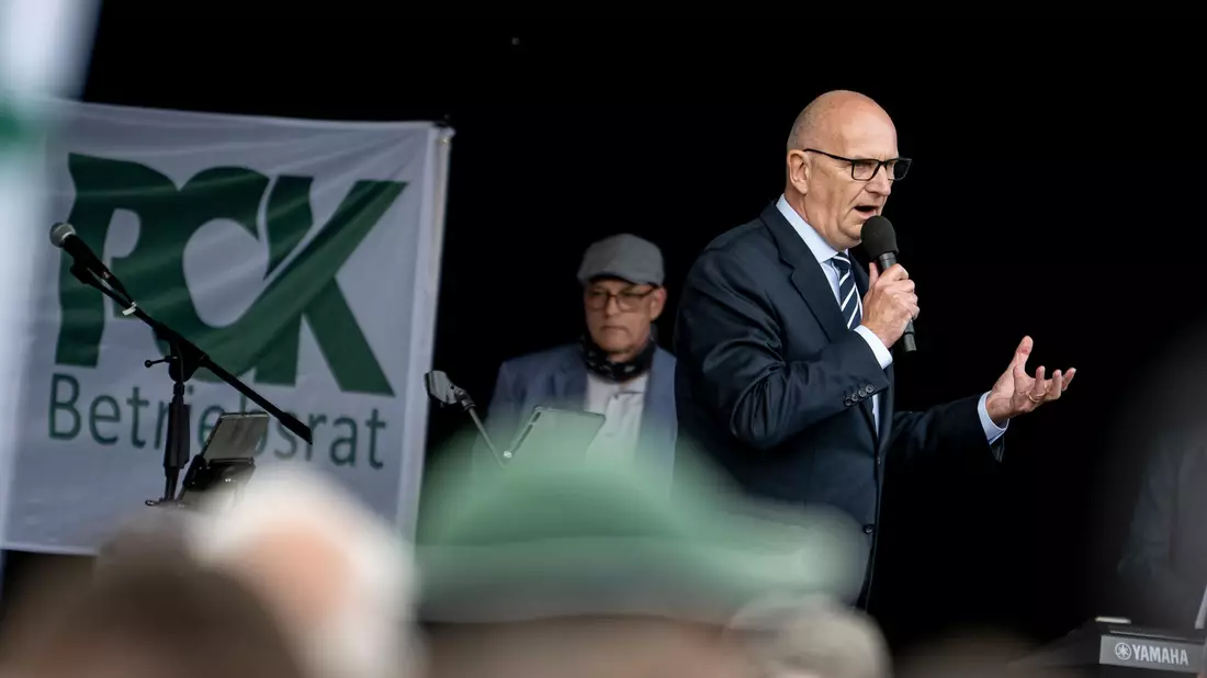 Brandenburgs Ministerpräsident Dietmar Woidke (SPD) kritisiert die Ankündigung Russlands, kein Öl mehr aus Kasachstan durch die Pipeline Druschba zur PCK-Raffinerie in Schwedt zu leiten. - Bild: Fabian Sommer/dpa