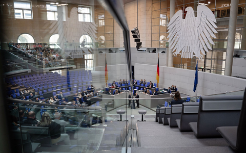 Der Bundestag hat eine Reform beschlossen, damit staatliche Milliarden schneller in die Infrastruktur fließen. - Foto: Markus Lenhardt/dpa