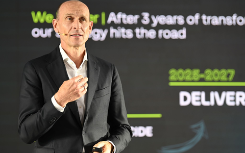 VW-China-Chef Ralf Brandstätter will in dem Land mit weniger Fabriken auskommen. (Archivbild) - Foto: Johannes Neudecker/dpa